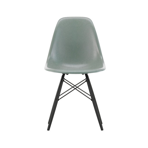 Vitra - Eames Fiberglass Side Chair DSW Ahorn schwarz
